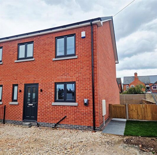 3 Bedroom Semi-Detached House To Rent In Coronation Street, Balderton, NG24