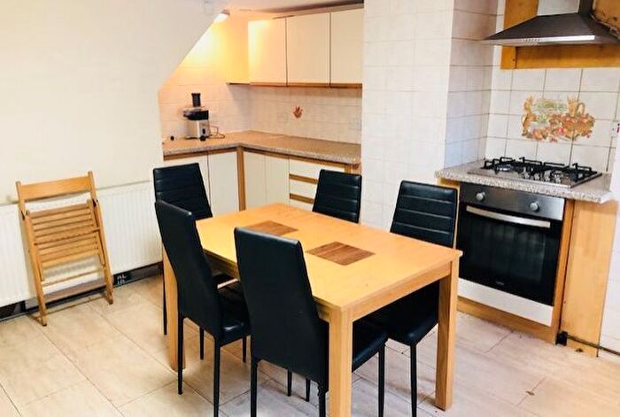 5 Bedroom Property To Rent In Royal Park Avenue, Hyde Park, Leeds, LS6