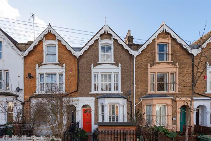 5 Bedroom Terraced House For Sale In Queens Grove Road, Chingford, E4