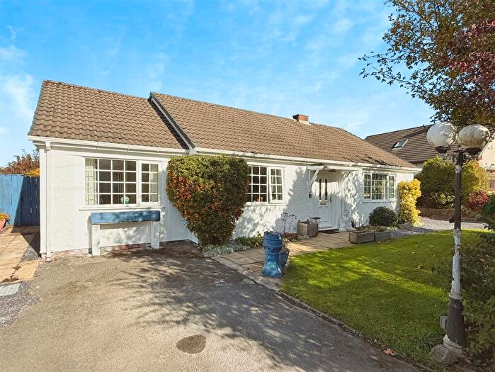 3 Bedroom Detached Bungalow For Sale In Bryneglwys, LL21