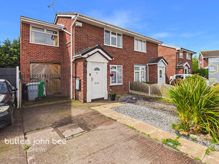 3 Bedroom Semi-Detached House For Sale In Canford Close, Crewe, CW1