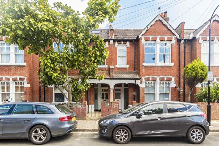 3 Bedroom Flat To Rent In Ormiston Grove, London, W12