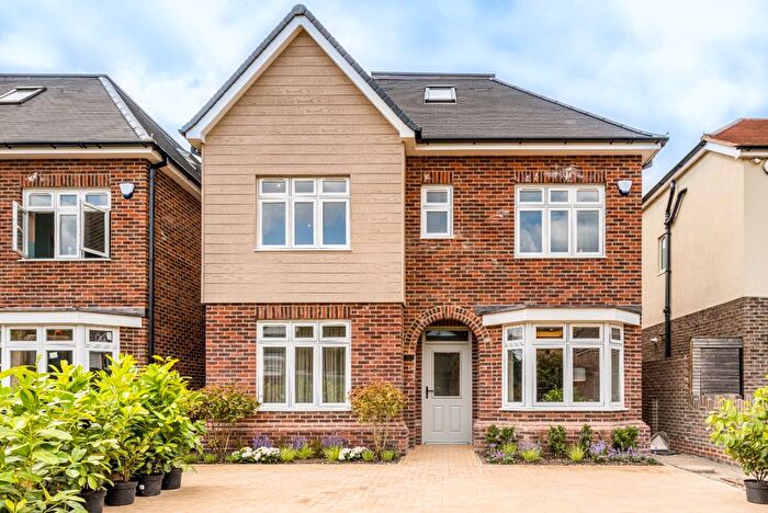 5 Bedroom Detached House For Sale In Springcourt Road, Enfield, Greater London, EN2