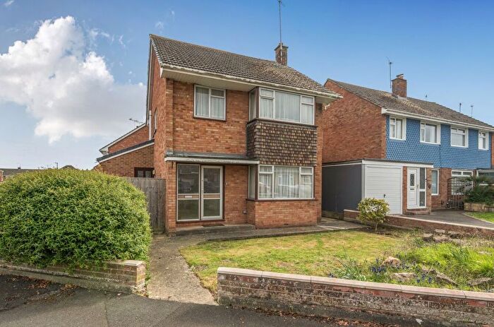 3 Bedroom Detached House For Sale In Weedon Road, Stratton St Margaret, Swindon, SN3