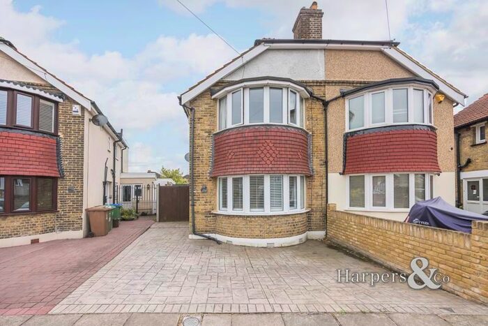 3 Bedroom Property To Rent In Swanley Road, Welling, DA16