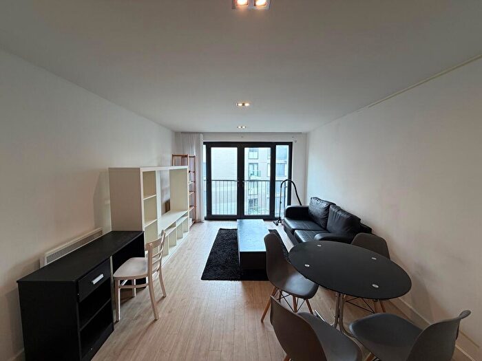 2 Bedroom Apartment To Rent In Hub Duplex, Furnished, B4