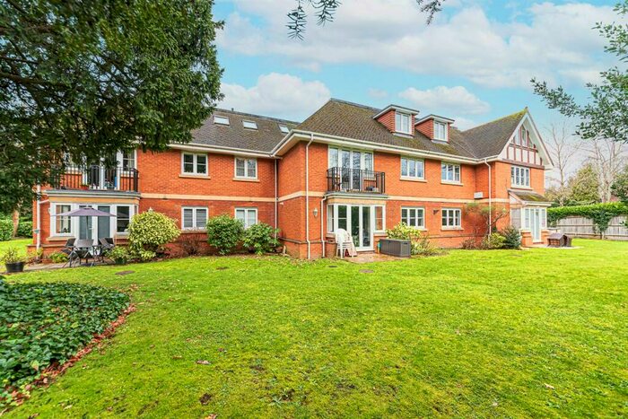 2 Bedroom Apartment To Rent In Winnersh Grove, Reading Road, Winnersh, RG41