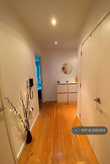 2 Bedroom Flat To Rent In Goulden Street, Manchester, M4