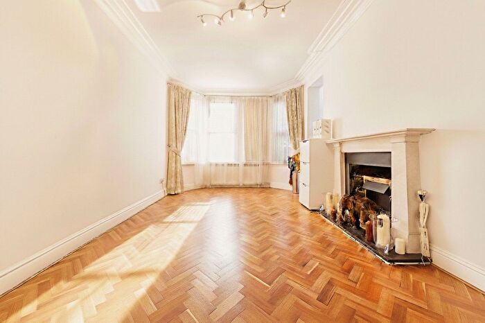 2 Bedroom Flat For Sale In Canfield Gardens, South Hampstead, NW6