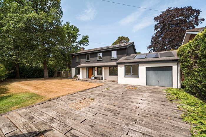 4 Bedroom Detached House To Rent In Nightingale Close, Cobham, KT11