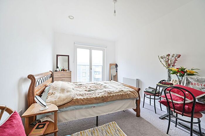2 Bedroom Flat To Rent In Wintergreen Court, Hackney, London, E9