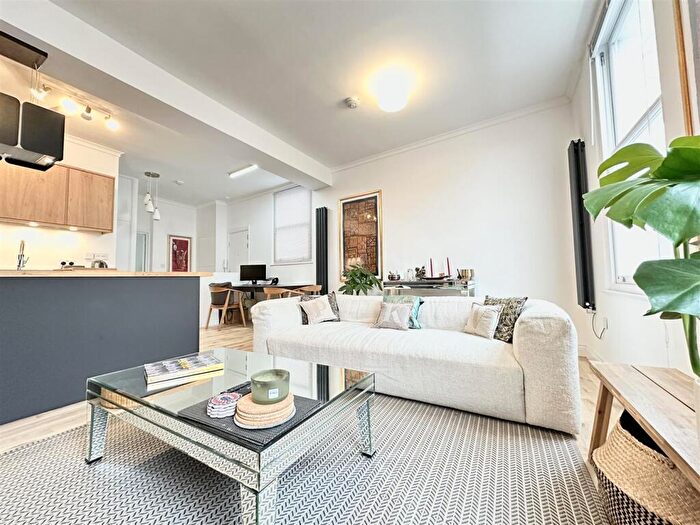 2 Bedroom Apartment For Sale In Queens Crescent, London, NW5