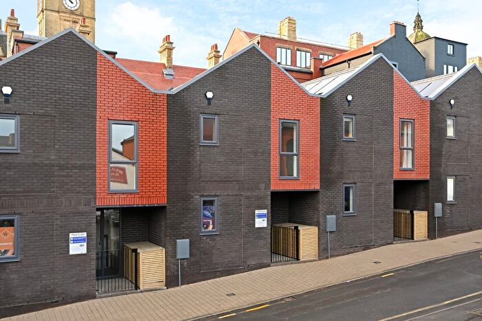 3 Bedroom Terraced House To Rent In Gills Yard, Wakefield, WF1