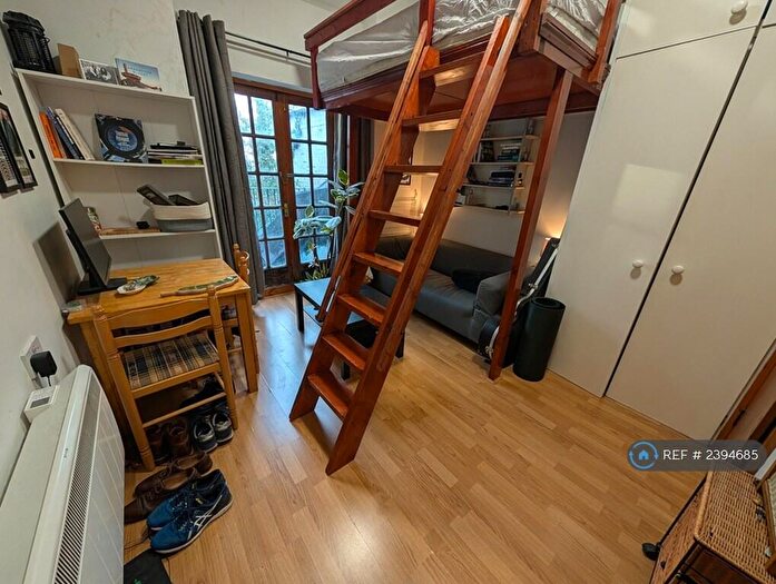 1 Bedroom Flat To Rent In Harrington Square, London, NW1