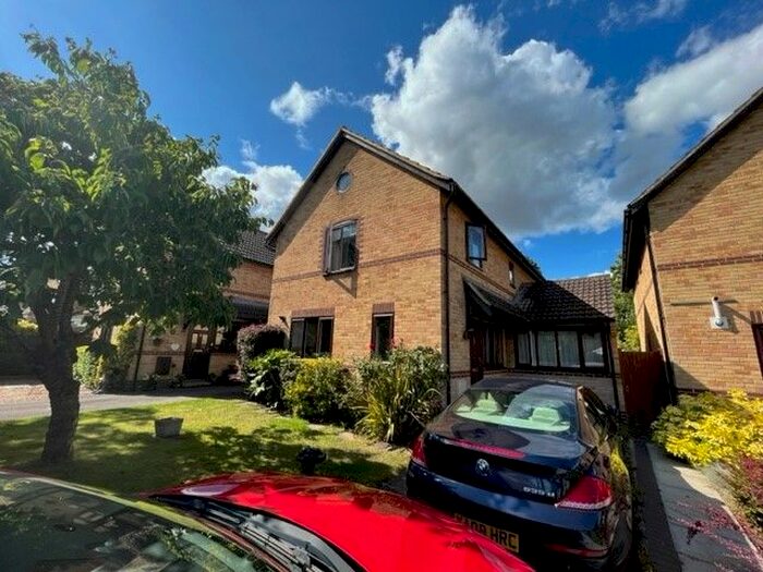 4 Bedroom Detached House To Rent In Newton Road, Farnborough, GU14