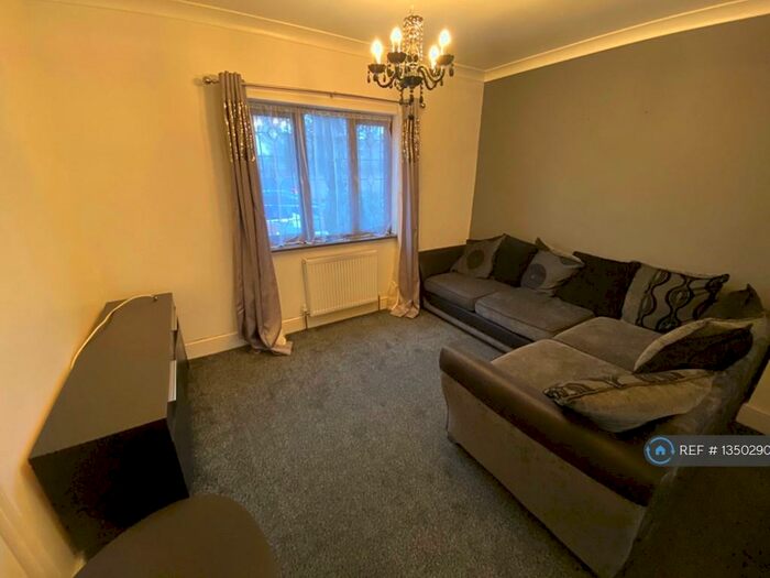 3 Bedroom Semi-Detached House To Rent In Griggs Road, London, E10