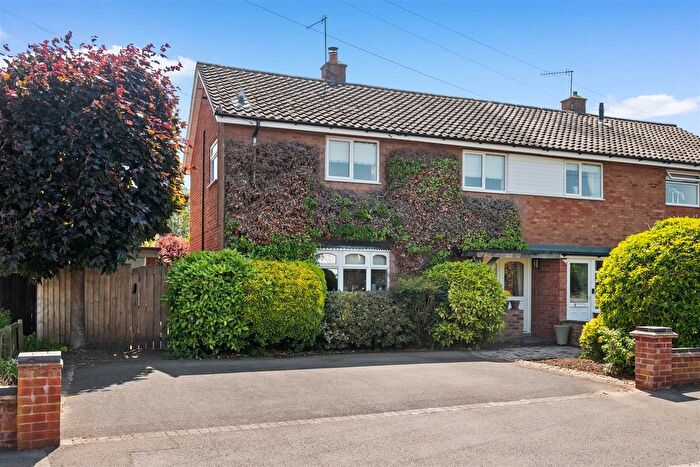 3 Bedroom Semi-Detached House For Sale In Cherry Orchard, Stratford-Upon-Avon, CV37