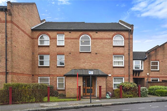 2 Bedroom Apartment To Rent In Victoria Park Road, London, E9