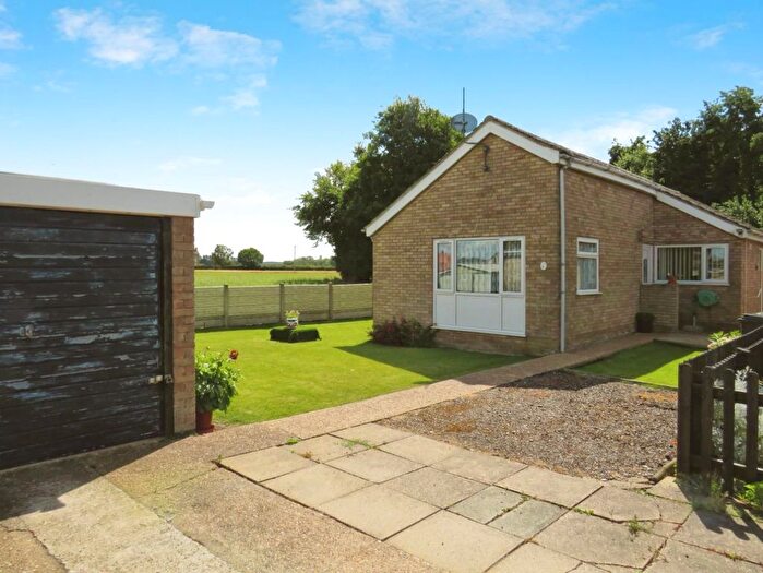 2 Bedroom Detached Bungalow For Sale In Walnut Close, Foulden, IP26