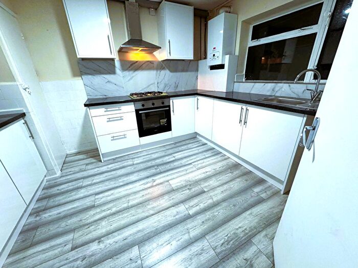 3 Bedroom Maisonette To Rent In North Street, Hornchurch, RM11