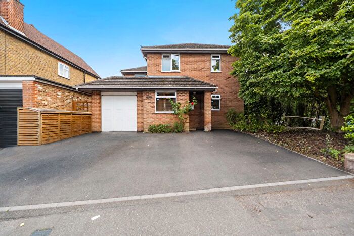 4 Bedroom Detached House For Sale In Bridge Barn Lane, Horsell, Woking, GU21