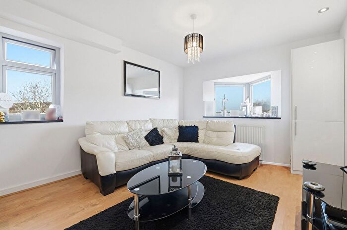 1 Bedroom Flat For Sale In Capital House, Larkshall Road, Highams Park, E4