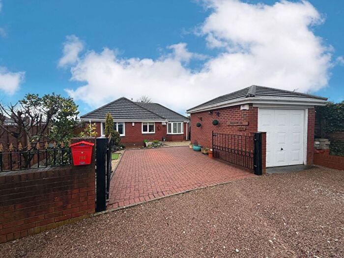 2 Bedroom Bungalow For Sale In Parkfield Road, Stourbridge, West Midlands, DY8
