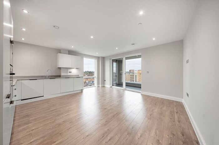 3 Bedroom Flat For Sale In Junction Court, Watford, WD17