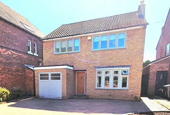 3 Bedroom Detached House For Sale In Station Road, Sutton Coldfield, B73
