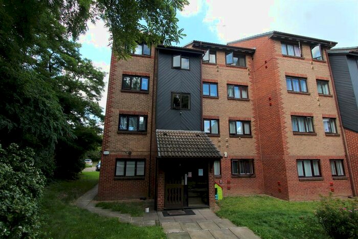 1 Bedroom Flat To Rent In Cricketers Close, Erith, DA8