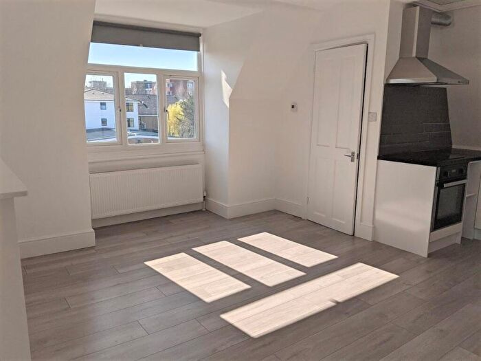 1 Bedroom Apartment To Rent In Granville Road, London, Greater London, N12