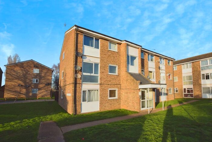 2 Bedroom Flat To Rent In Queen Mary Avenue, East Tilbury, RM18