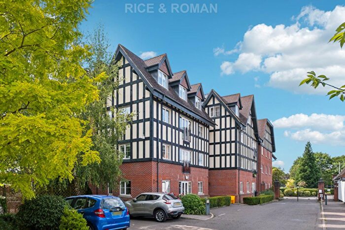 1 Bedroom Flat For Sale In Hinchley Manor, Hinchley Wood, KT10