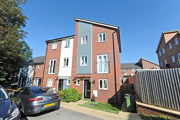 5 Bedroom End Terrace House To Rent In Brook Street East, Wellingborough, NN8