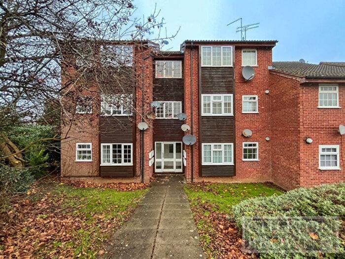 Studio To Rent In St Peters Close, Daventry, Northants, NN11