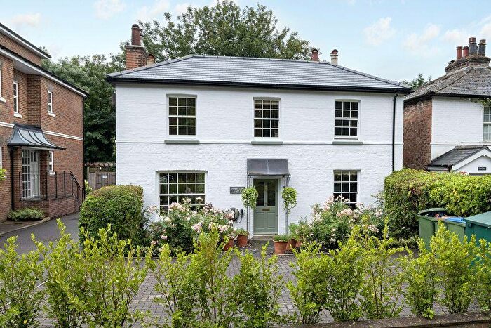 4 Bedroom Detached House For Sale In Portsmouth Road, Thames Ditton, KT7
