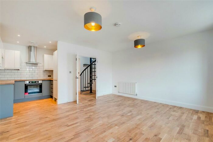 2 Bedroom Flat To Rent In Goulton Road, Leabridge, E5