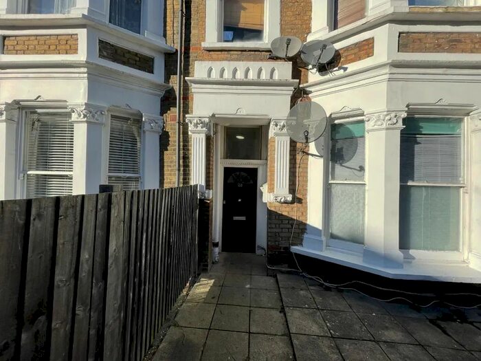Studio To Rent In Buckley Road, London NW6