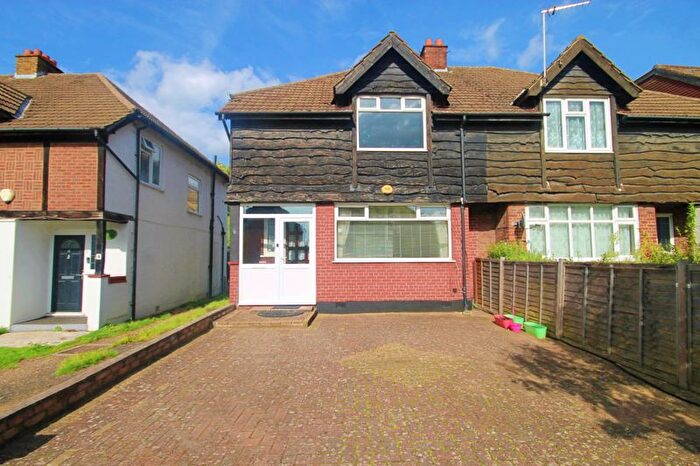 3 Bedroom Semi-Detached House For Sale In Bennetts Avenue, Greenford, UB6