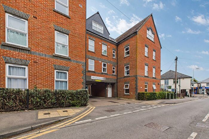 1 Bedroom Flat For Sale In Heath Hill Road South, Crowthorne, Berkshire, RG45