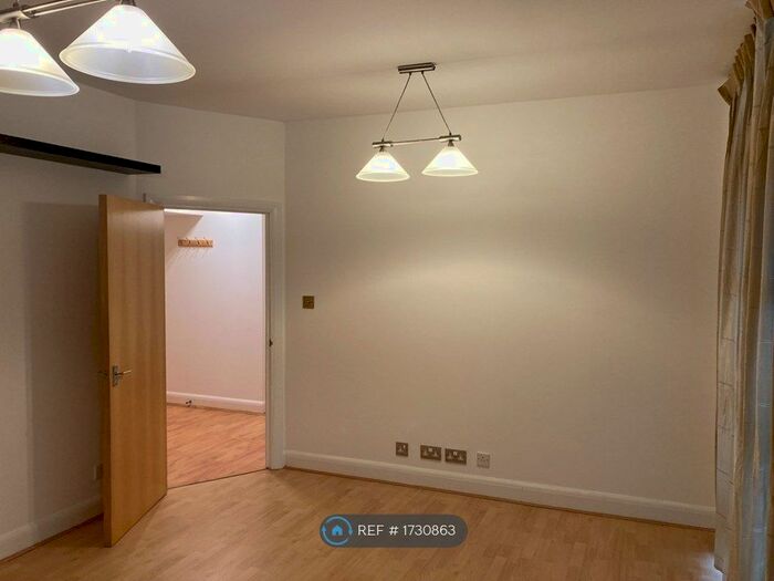 2 Bedroom Flat To Rent In Rivers House, Brentford, TW8