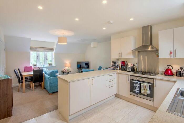 2 Bedroom Flat To Rent In Buttercross Lane, Witney, OX28