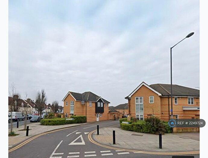 1 Bedroom Flat To Rent In Heath Court, London, SE9