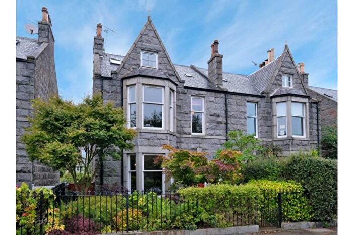 5 Bedroom Terraced House To Rent In Beaconsfield Place, Aberdeen, AB15