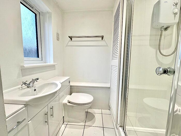 3 Bedroom Apartment To Rent In Riverview Place, City Centre, Glasgow, G5
