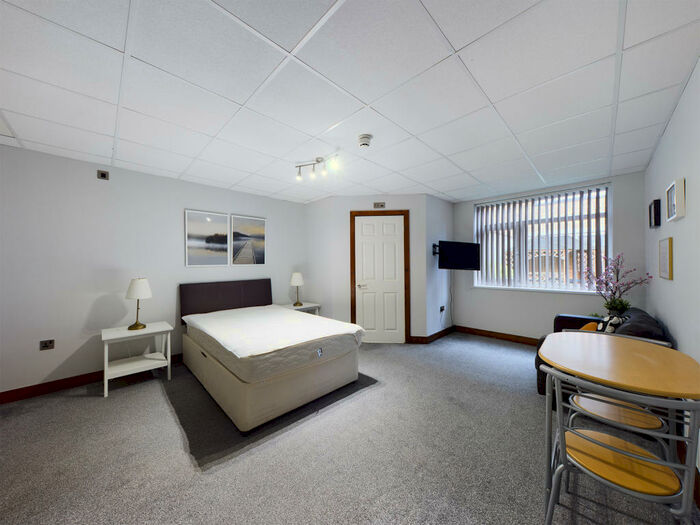 Terraced House To Rent In Anchor House, Anlaby Road, HU3