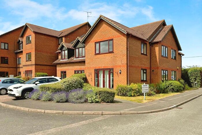 2 Bedroom Apartment To Rent In Sadlers Court, Wokingham, RG41