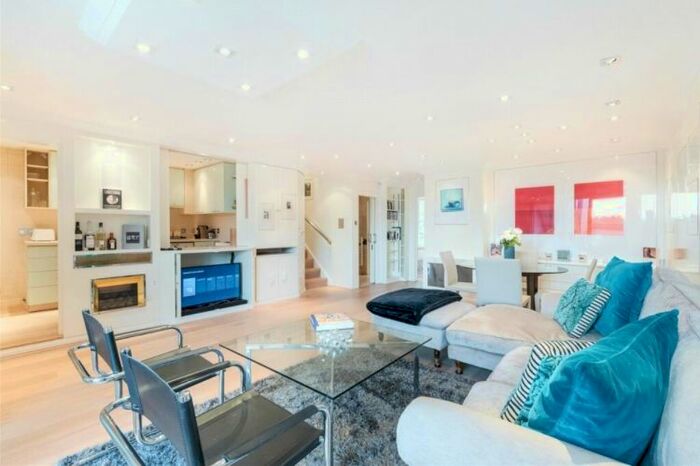 3 Bedroom Flat To Rent In Old Church Street, London, SW3