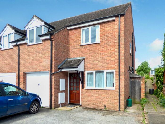 3 Bedroom Semi-Detached House To Rent In Holtom Street, Stratford-Upon-Avon, CV37