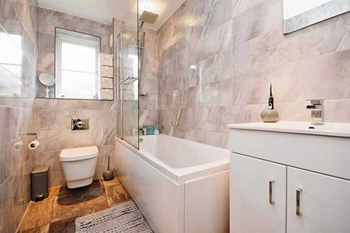 1 Bedroom Apartment For Sale In Gerard Gardens, Great Baddow, Chelmsford, CM2